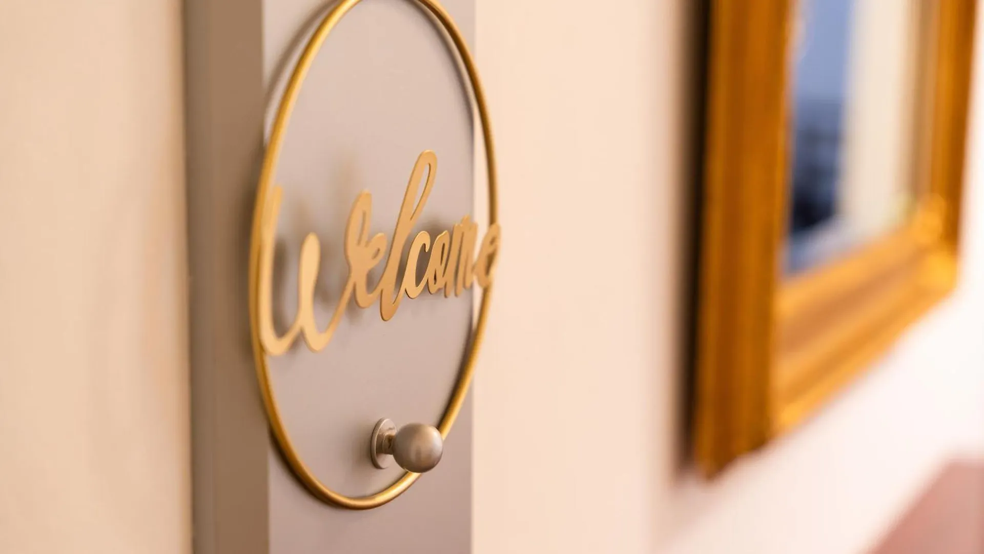 Central Living Apartment Opera Viena 0*,